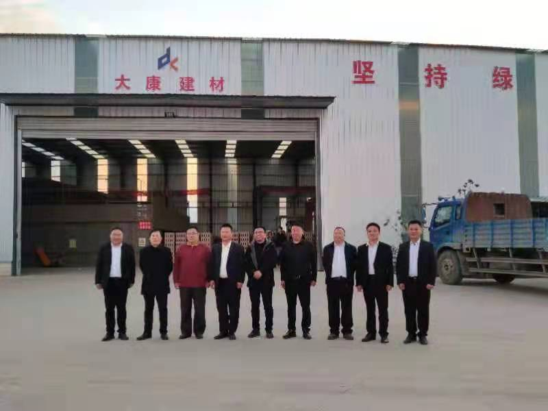 河南省磚瓦窯行業(yè)綠色發(fā)展協(xié)會、河南省生態(tài)環(huán)境廳綠色發(fā)展部攜行業(yè)**專家蒞臨河南亞新窯爐有限公司進(jìn)行現(xiàn)場考察