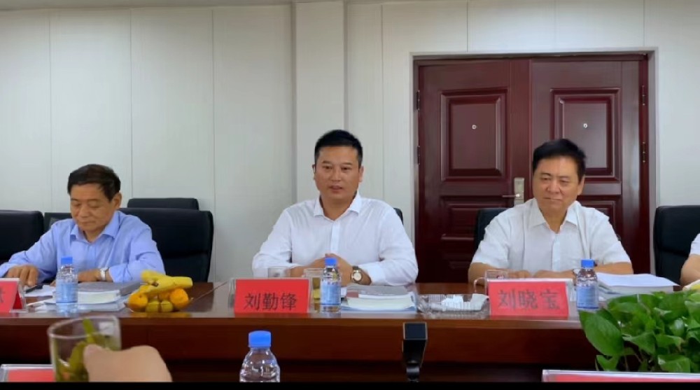 多拼式大斷面隧道窯&移動式隧道窯大規(guī)模固廢處置技術(shù)裝備暨煤矸石、建筑垃圾盾溝泥等大宗固廢燒結(jié)法技術(shù)裝備專場推介會圓滿落幕！